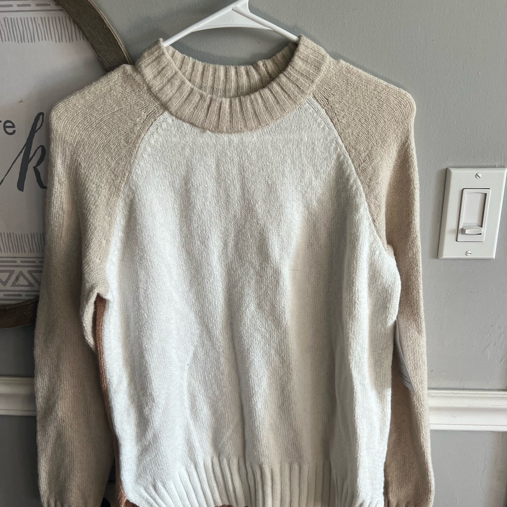 Tri color crew neck sweater
